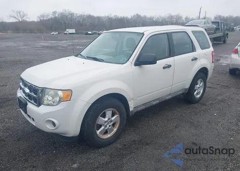 2009 Ford Escape Xls/Xls Manual z USA, uszkodzony, nr VIN 1FMCU02789KB80188